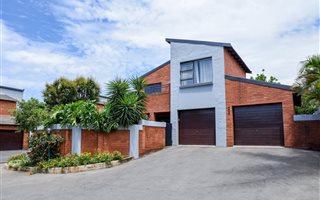 3 Bedroom Townhouse in Sundowner