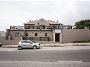 10 Bed House in Mount Croix