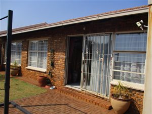 3 Bed Townhouse in Krugersdorp North