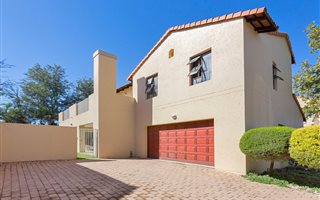 3 Bedroom House in Dainfern