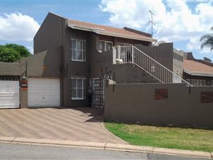 4 Bed House in Bruma