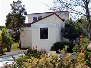 3 Bed House in Hunters Home