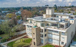 3 Bedroom Penthouse in Craighall Park