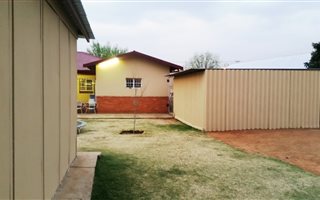 3 Bedroom House in Wilgehof