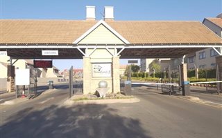 2 Bedroom House in Die Hoewes
