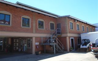 9776 m² Commercial space in Briardene