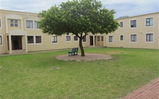 1 Bedroom Simplex in Somerset West Central