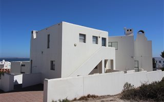5 Bedroom House in Paradise Beach