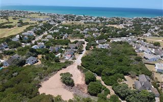 1935 m² Land available in St Francis Bay