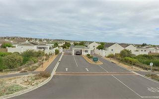 3 Bedroom House in Sunningdale