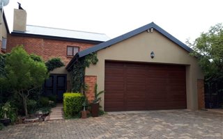 4 Bedroom House in Rietvlei Heights Country Estate