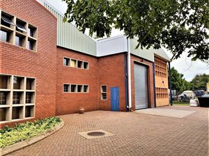 895 m² Industrial space in Gateway Industrial Park
