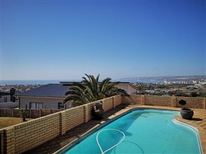 4 Bed House in Menkenkop