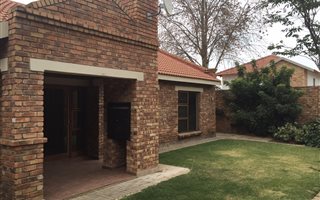 3 Bedroom Simplex in Honeydew Manor