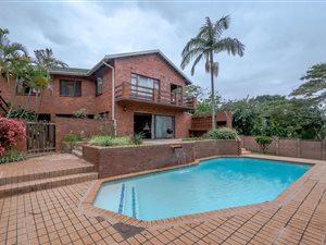 4 Bedroom House in Blythedale Beach