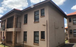 2 Bedroom Apartment in Grobler Park
