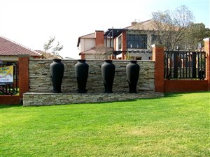 2 Bed Apartment in Modderfontein