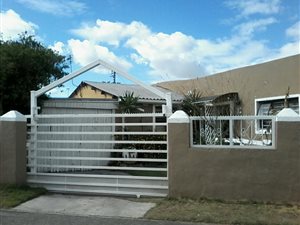 3 Bed House in Kalksteenfontein