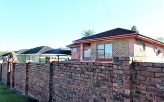 3 Bedroom House in Penford