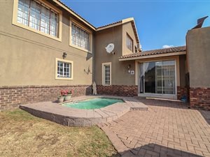 4 Bed House in Glen Marais