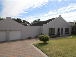 4 Bed House in Bonza Bay