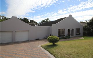 4 Bedroom House in Bonza Bay