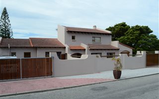 5 Bedroom House in Santareme