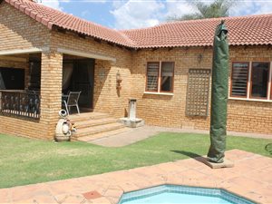 3 Bed Townhouse in Ruimsig