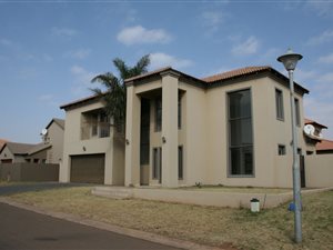 3 Bed House in Monavoni
