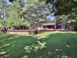 3.7 ha Farm in Rustenburg Central