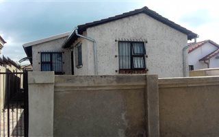 3 Bedroom House in Klipfontein View
