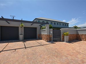 4 Bed House in Atlantic Beach Golf Estate