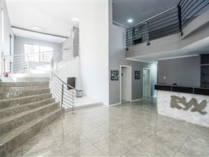 1000 m² Office Space in Glenvista