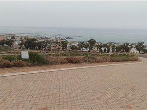 481 m² Land available in St Helena Views