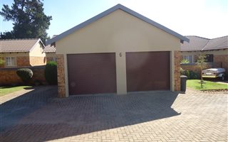 3 Bedroom Apartment in Honeydew Manor