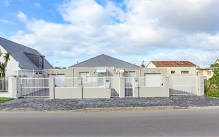 3 Bedroom House in Grassy Park