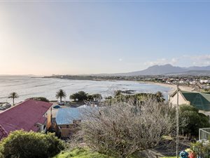 4 Bed House in Gordons Bay Central