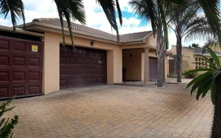 4 Bedroom House in Blommendal