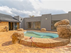 3 Bed House in Edelweiss