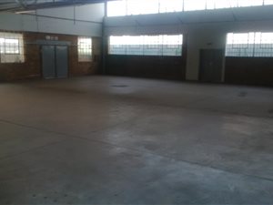 685 m² Commercial space in Benrose