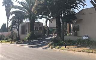 1 Bedroom Townhouse in Radiokop