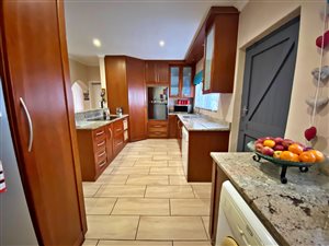 4 Bed House in Panorama