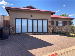 4 Bed House in Aqua Vista
