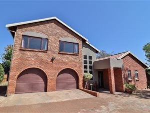 5 Bed House in Pierre van Ryneveld