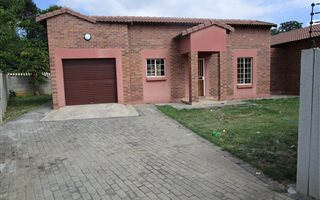 3 Bedroom House in Safarituine