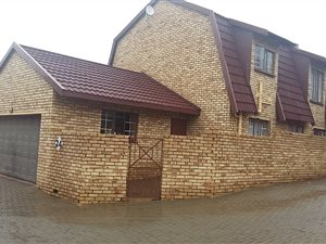 5 Bed House in Ruimsig