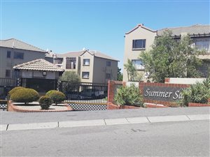 2 Bed Apartment in Bloubosrand