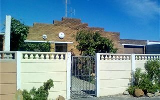 3 Bedroom House in Steenberg