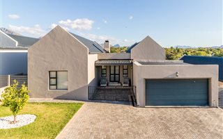 3 Bedroom House in Berg En Dal