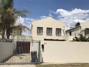3 Bed Townhouse in Oakglen